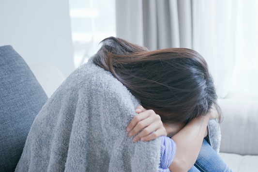 「毎月の生理痛がつらすぎる」は当たり前じゃない。グルテンフリーで腸から整える、女性ホルモンの話